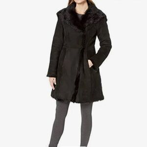 Elegant Black Fur-Trimmed Women's Coat